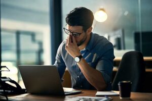Lee más sobre el artículo Cómo prevenir el agotamiento de los empleados con programas de reconocimiento significativos
