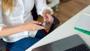 Lee más sobre el artículo ¿Qué aplicaciones se pueden utilizar para fichar en el trabajo?